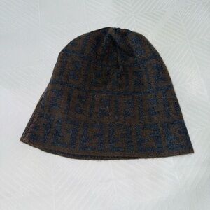 Fendi Men's Beanie in Brown and Black